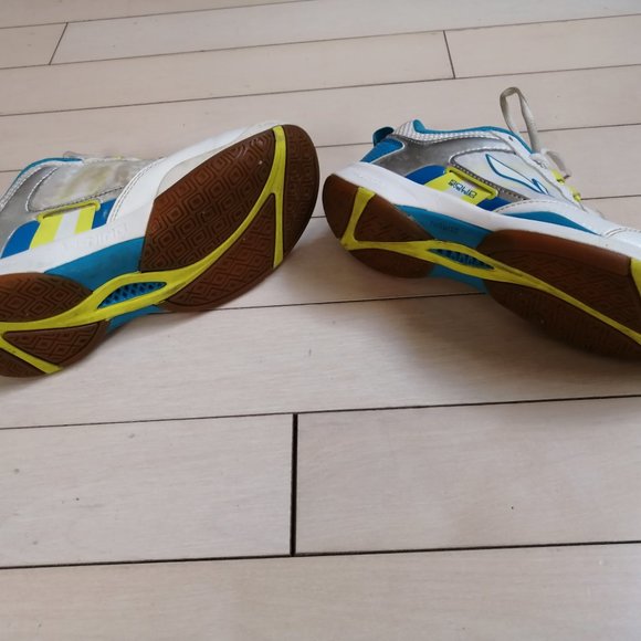 Li-Ning Women non-slip Badminton shoes and Jamaican water shoes. Excellent deal - Picture 3 of 5